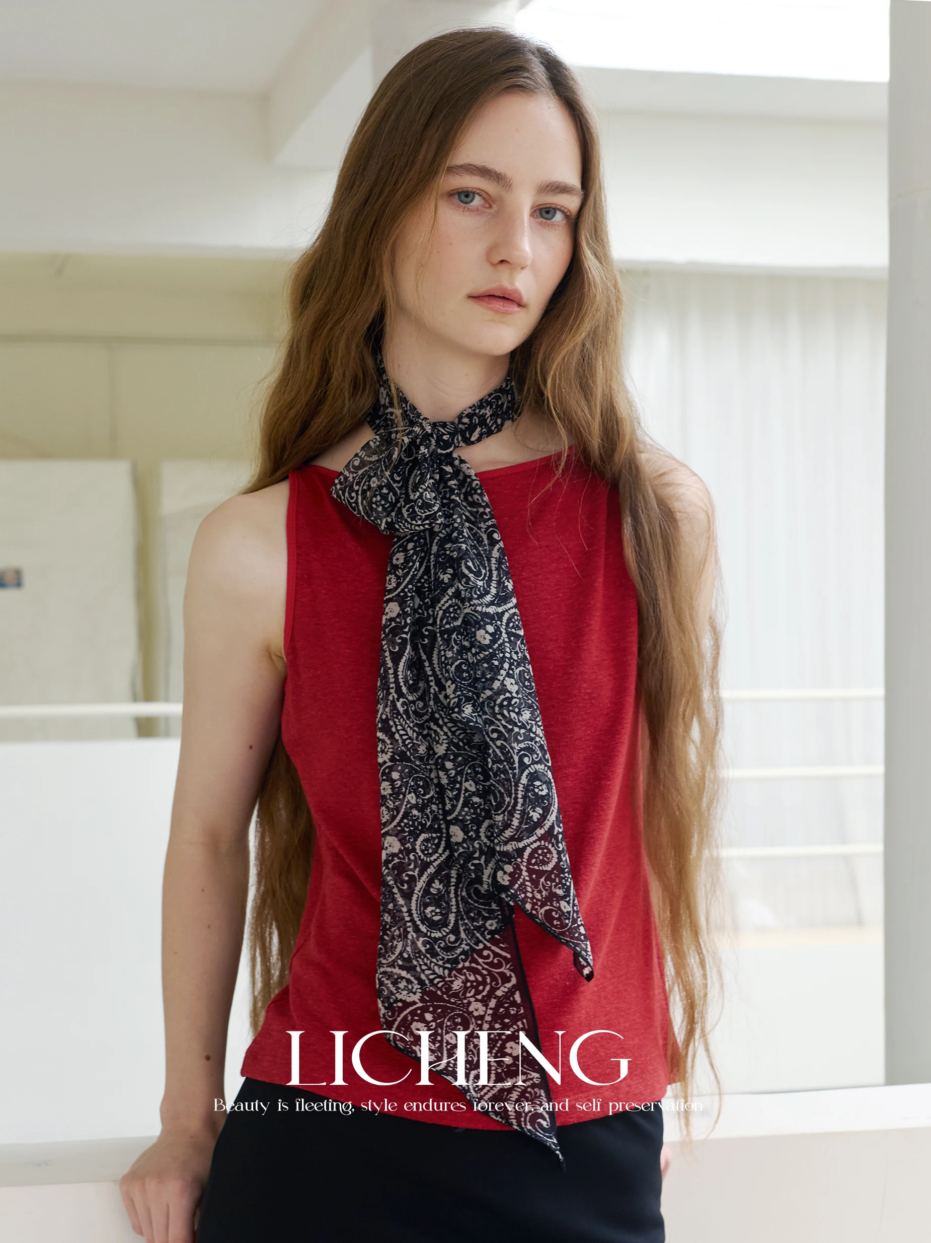 エレガントな純シルクスカーフ-レディース-2026年新作-ナッツフラワー柄-オールドマネースタイル-ネック-スカーフ-おしゃれな春夏アクセサリー