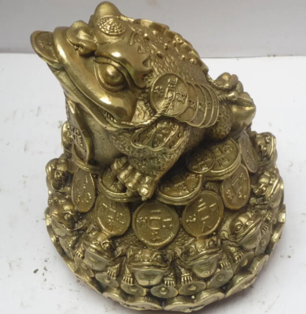 Chinese Metal crafts Chinese brass Carved Coin Toad Statue, Home Decoration Feng Shui Metal Frog Sculpture