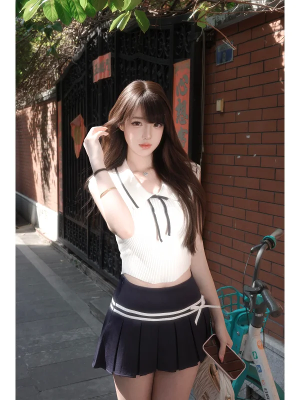 

Summer New Pure Desire Spicy Girl School Style Sleeveless Knitted Top High Waist Pleated Skirt Atmosphere Set Fashionable Ens...