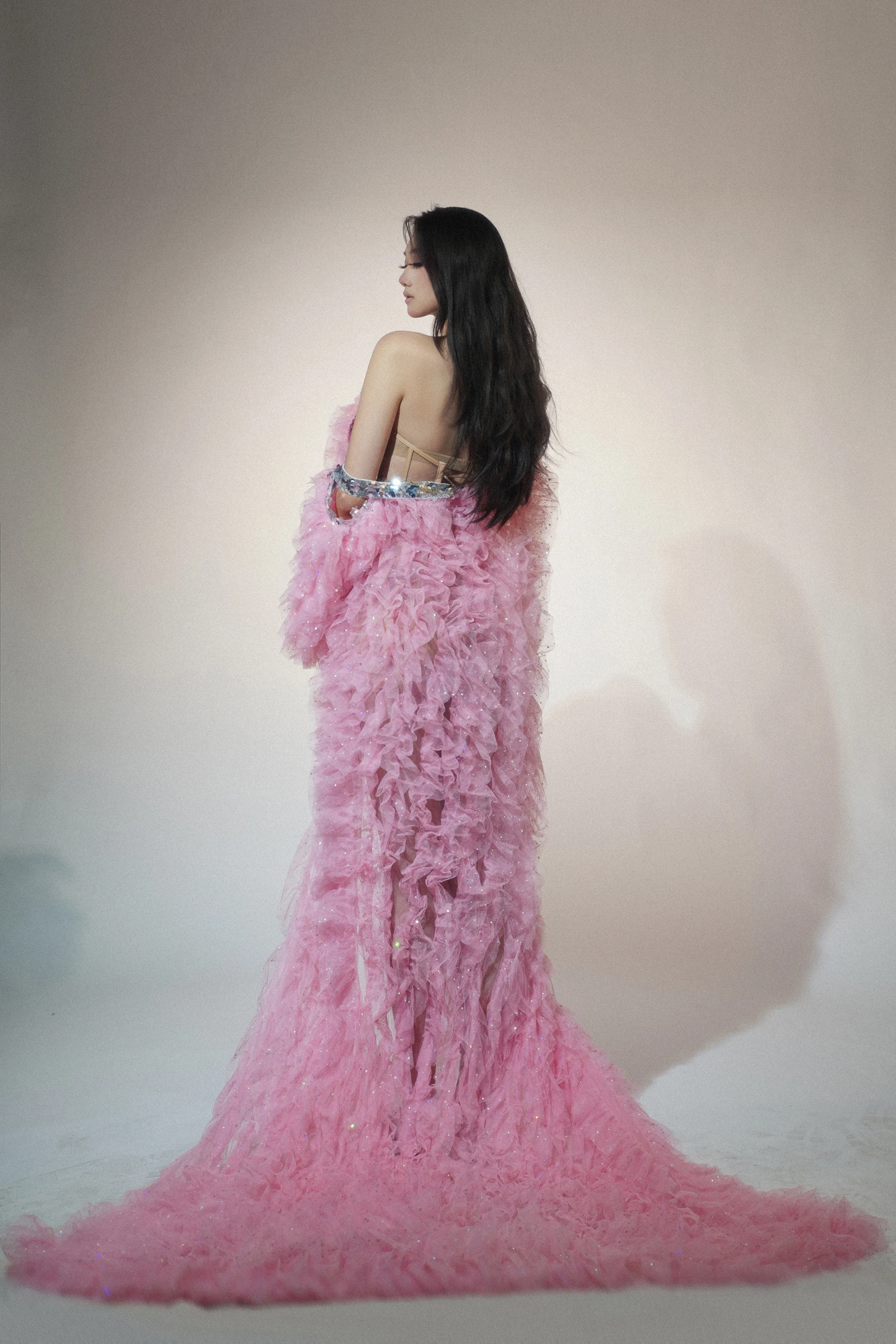 Amazing Tulle Coat For Stage Performance Pink Tulle Fluffy Cape Ruffles Coat Long Sleeve Tulle Cloak Women Long Jacket Pifeng