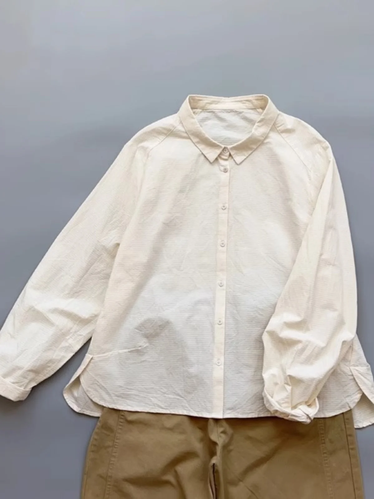 เสื้อเบลาส์ผู้หญิงสีพื้นสไตล์ญี่ปุ่น แขนยาว ปักลาย แฟชั่นฤดูใบไม้ผลิ เรียบง่าย สไตล์ลำลอง