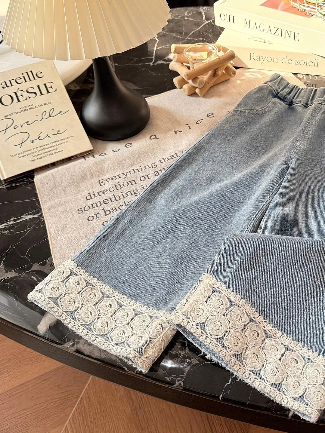 

Корейские джинсы для девочек с кружевной отделкой, прямые повседневные брюки, весенняя новинка, модная женская одежда из смесового хлопка