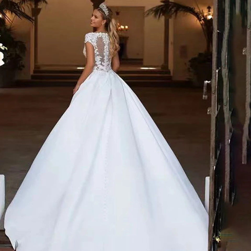 Maßgeschneiderte heiße Ballkleid-Hochzeitskleider 2025, weiß, schlichte Illusion, rückenfrei, mit Schnürung, elegantes bodenlanges Brautkleid