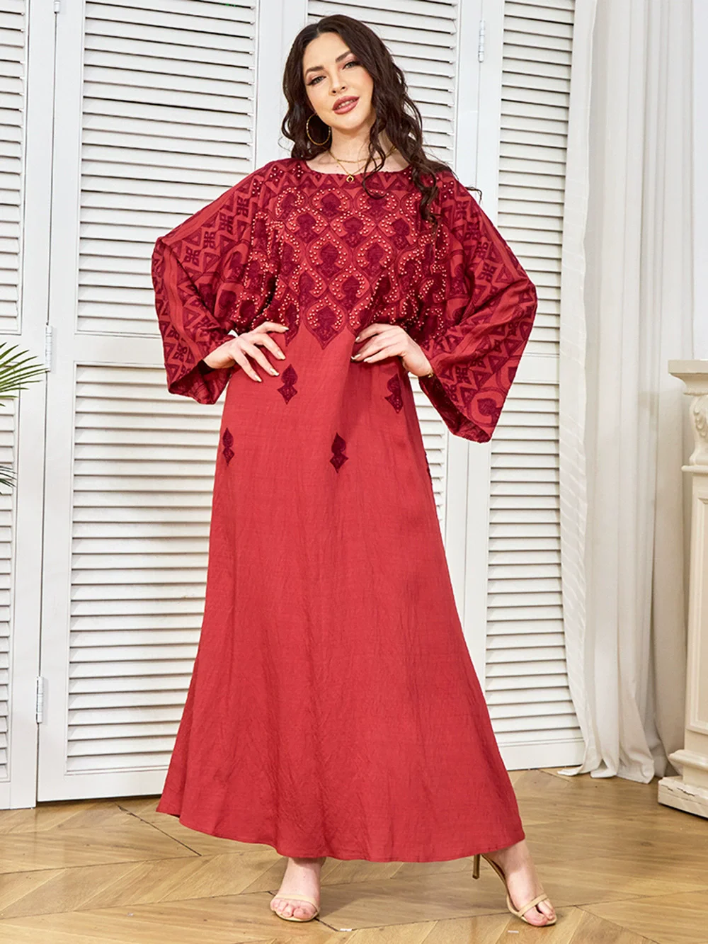 

Middle East Dubai Arab Women's Clothing Factory Elegant Big Swing Robe Muslim Bubble Bead Round Neck Muslim Luxury Fashion Dress