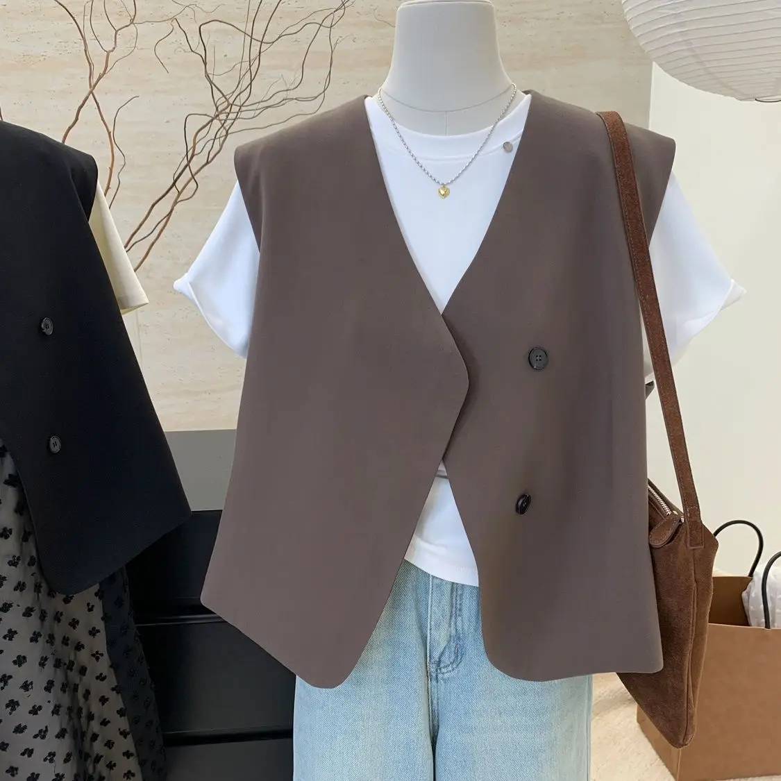 

V-neck Dark Button Short Suit Vest Female Autumn 2025 New Loose Solid Color All-match Tops V-nack Sleeveless Coats Women