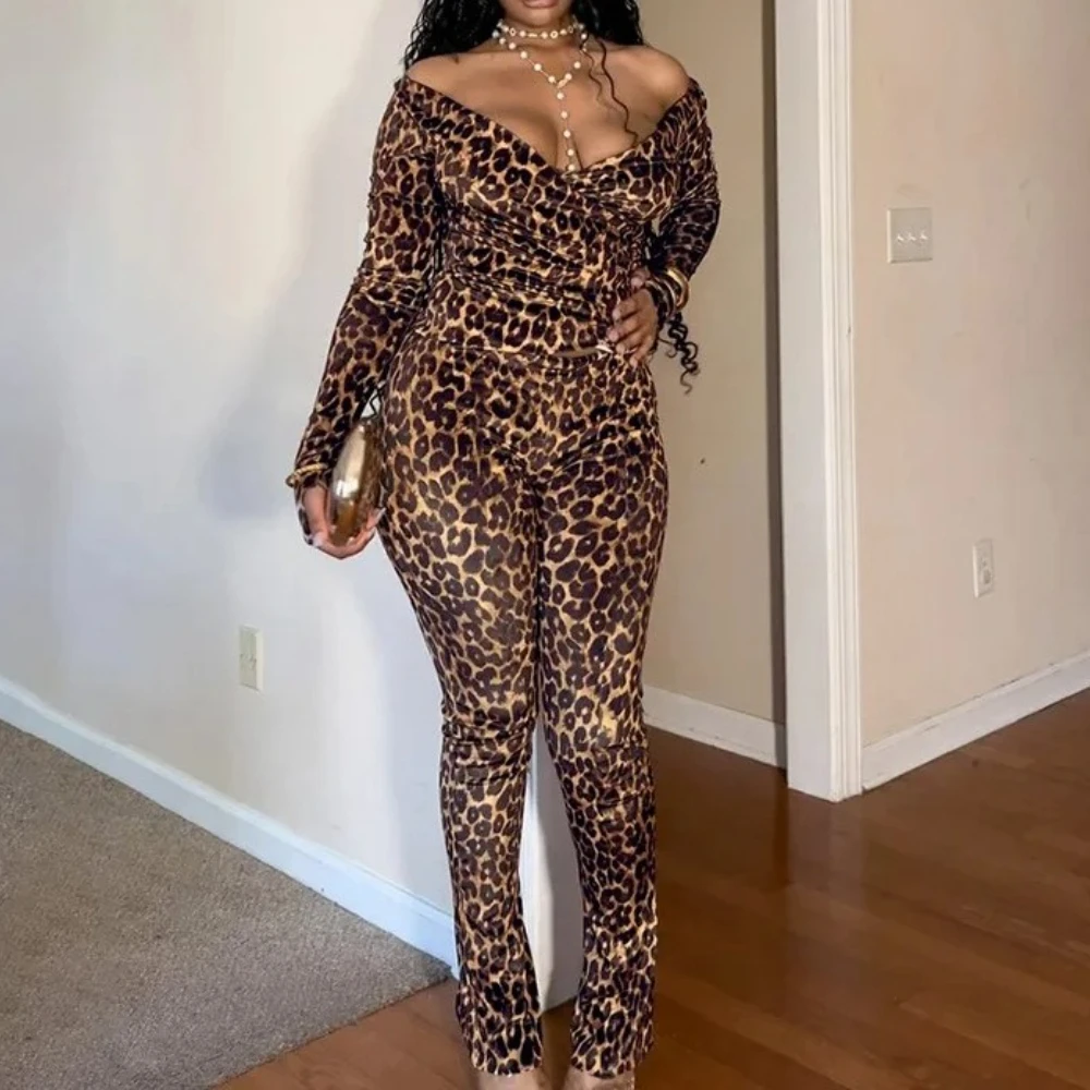 Set da donna sexy con stampa leopardata da 2 pezzi, scollo a V avvolto con spalle scoperte, top corto a maniche lunghe + pantaloni a matita, abiti casual slim clubwear