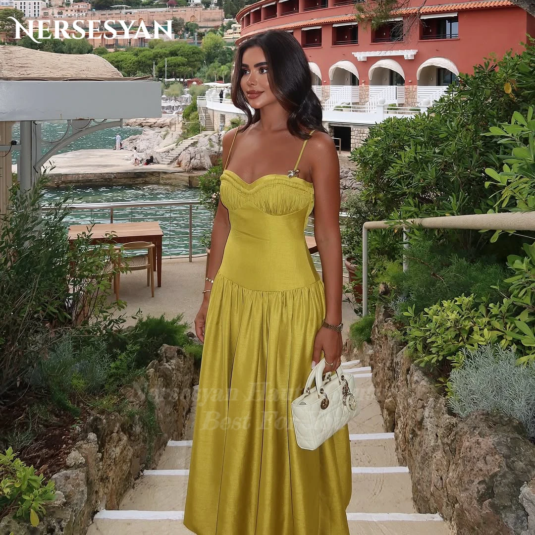 

Nersesyan Elegant Gold Prom Dresses Shiny Spaghetti Straps Pleats Formal Evening Dress A Line Arabia Women Party Gown Customized