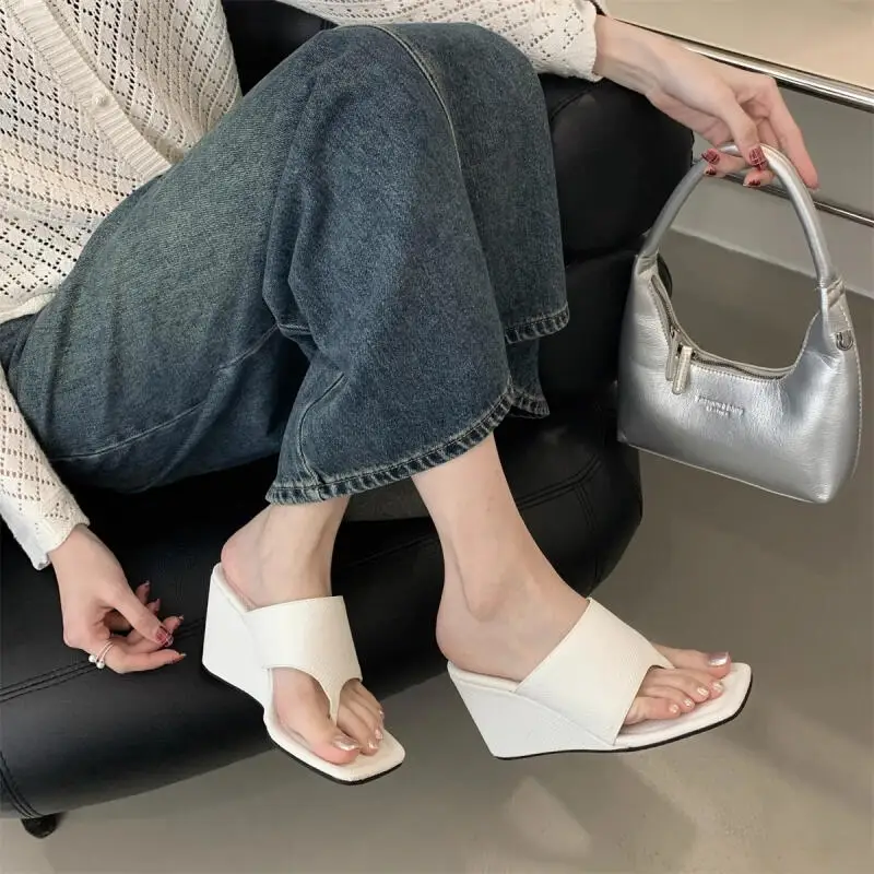 Fashion Designer Wedge Heel Flip Flops Women Summer 2026 Classic Solid High Heel Sandals Plus Size 42 Woman's Clip Toe Sandals