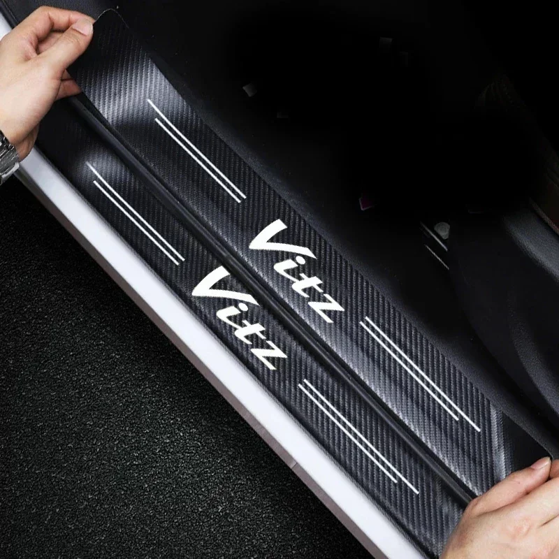 عتبة باب السيارة واقية ملصق الخلفي الجذع الوفير عتبة الشارات لتويوتا VITZ شعار 2021 2020 2019 2018 2017 اكسسوارات