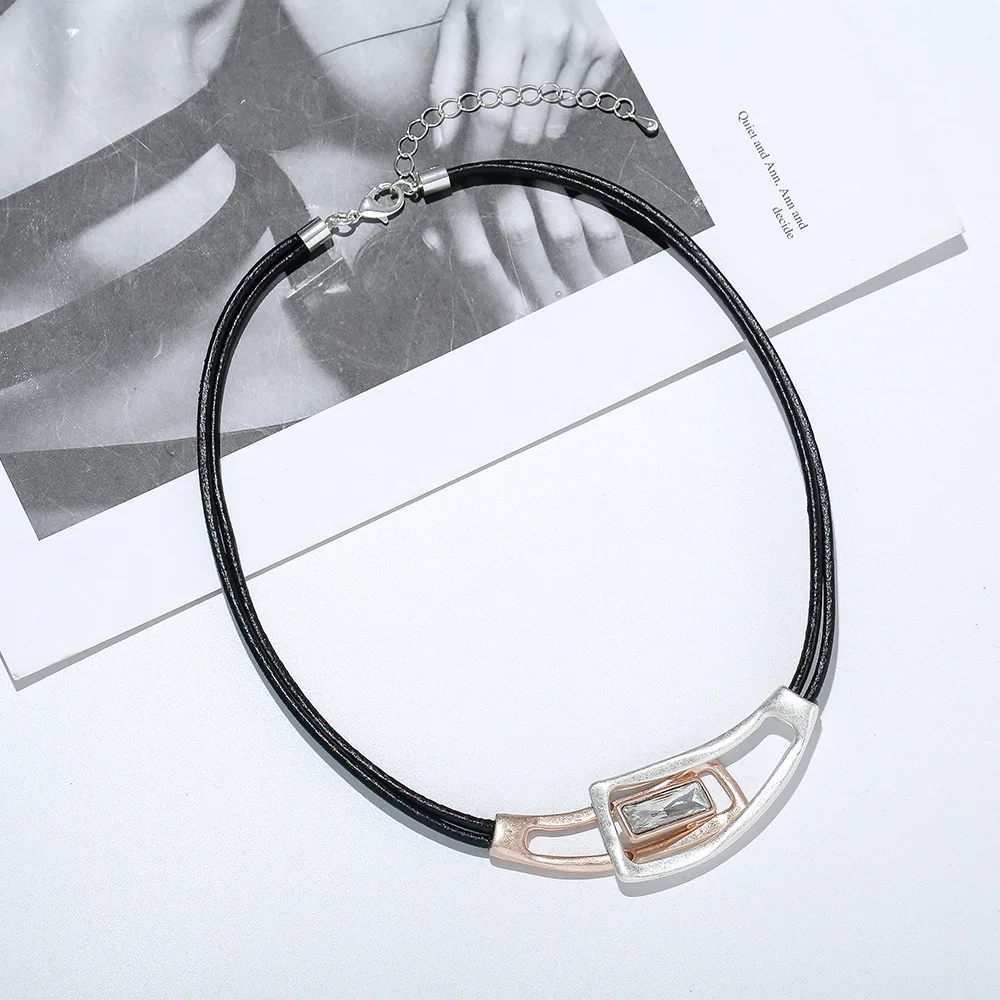 Short necklace classic hot sale European and American popular necklace geometric special-shaped short URL women's alloy necklace