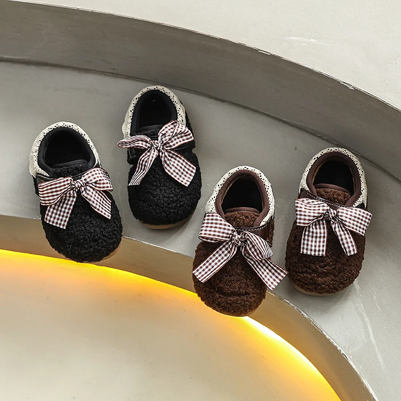 

2025 Children's Plush Shoes Winter New Girls Flat Shoes Outdoor Princess Sweet Bowknot Warm Furry Kids Cotton Shoes Hook Loop