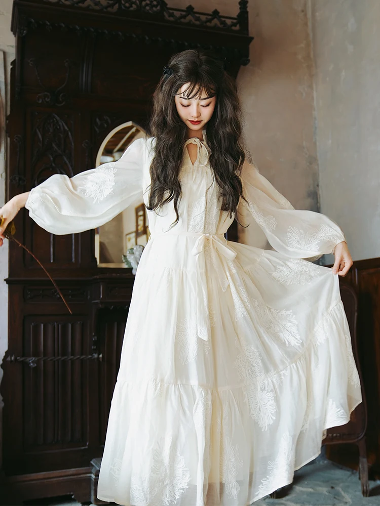 Tiyihailey outono primavera vestido feminino manga lanterna completa longo meados de bezerro senhoras cintura alta bordado bandagem com decote em v rendas até