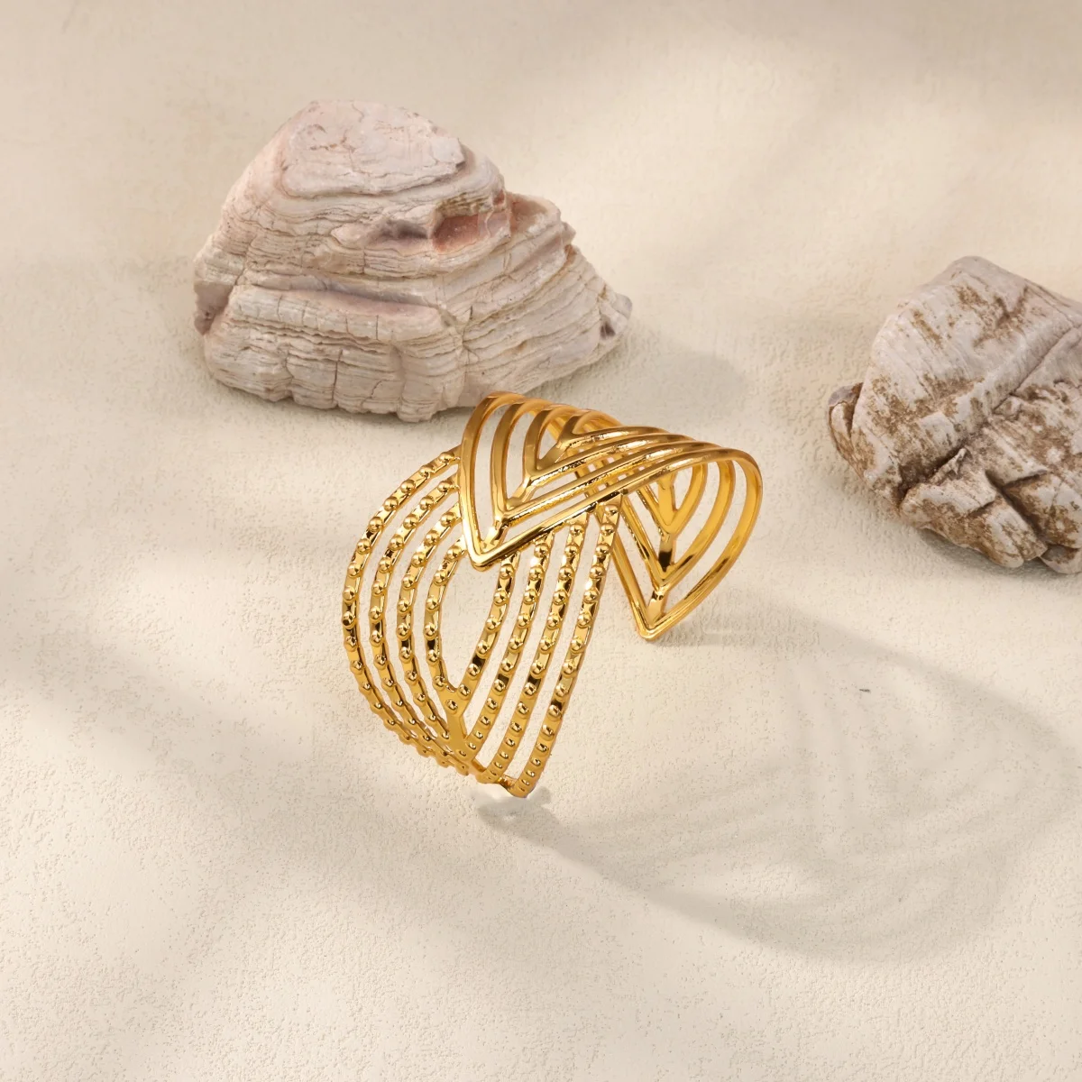 Free Shipping Geometric Leaf Bracelet For Women Stainless Steel Gold Color Cuff Bangle Exquisite Classic New Fashion Jewelry