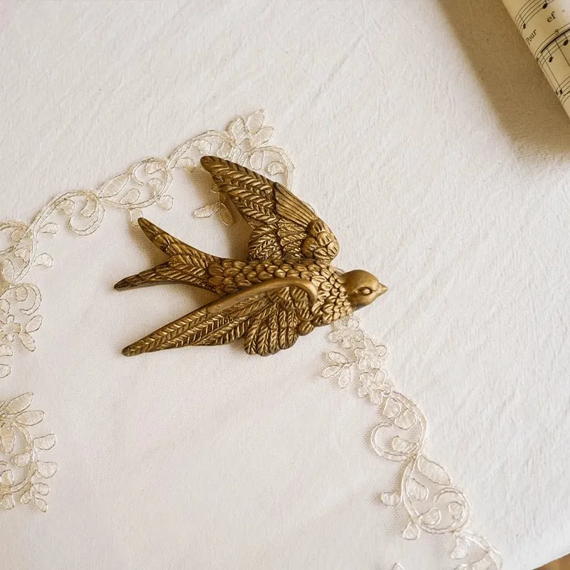 Resin Swallow Hanging Painting Ornament Small Swallow American French European Restaurant Bedhead Sofa Entrance