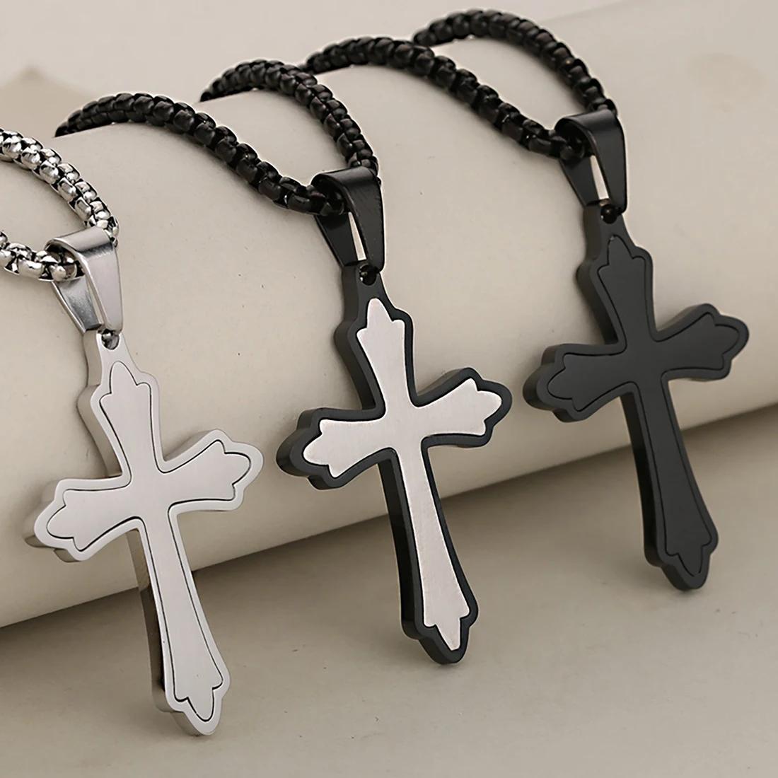 Vintage Ornate Flower‑Edge Cross Necklace Stainless Steel Contrast Color Cross Charm Pendant With Box Chain Christian Jewelry