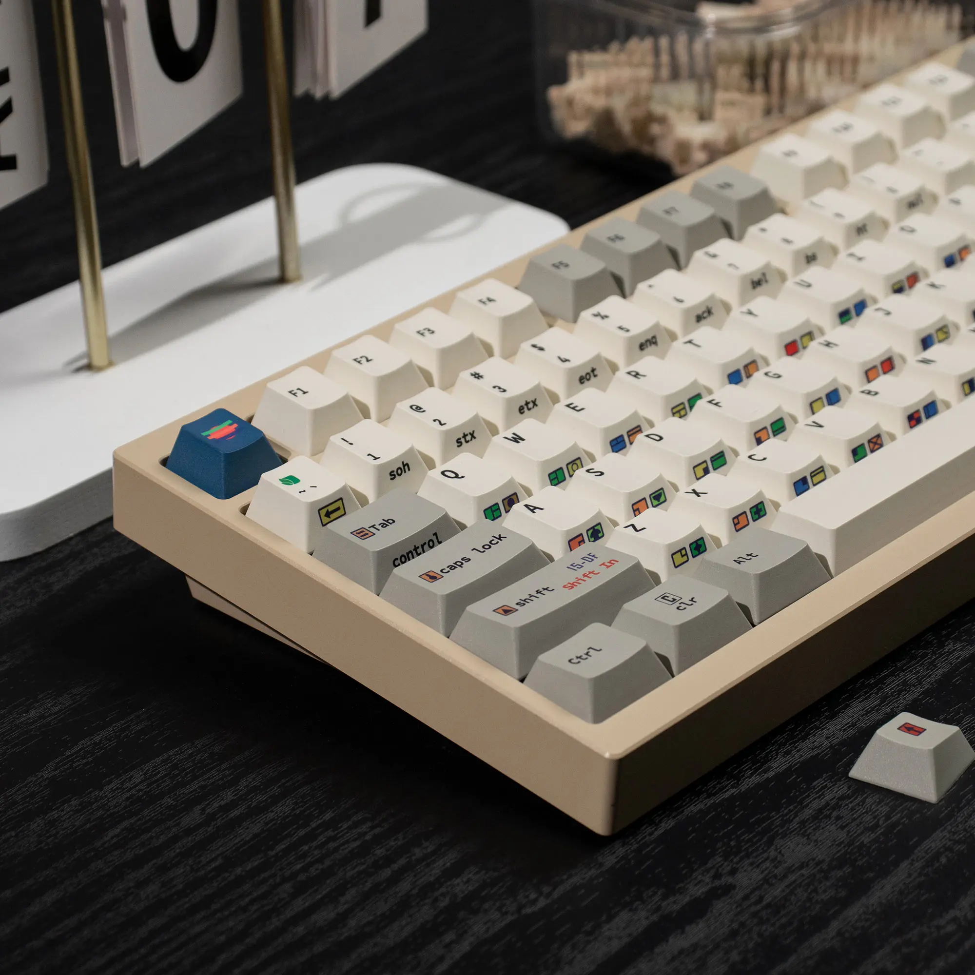 147 klawiszy C64 nasadki na klawisze w stylu retro profil wiśniowy Dye-Sub nasadki na klawisze z PBT kolorowe boczne nasadki na klawisze z nadrukiem do klawiatury mechanicznej MX Switch