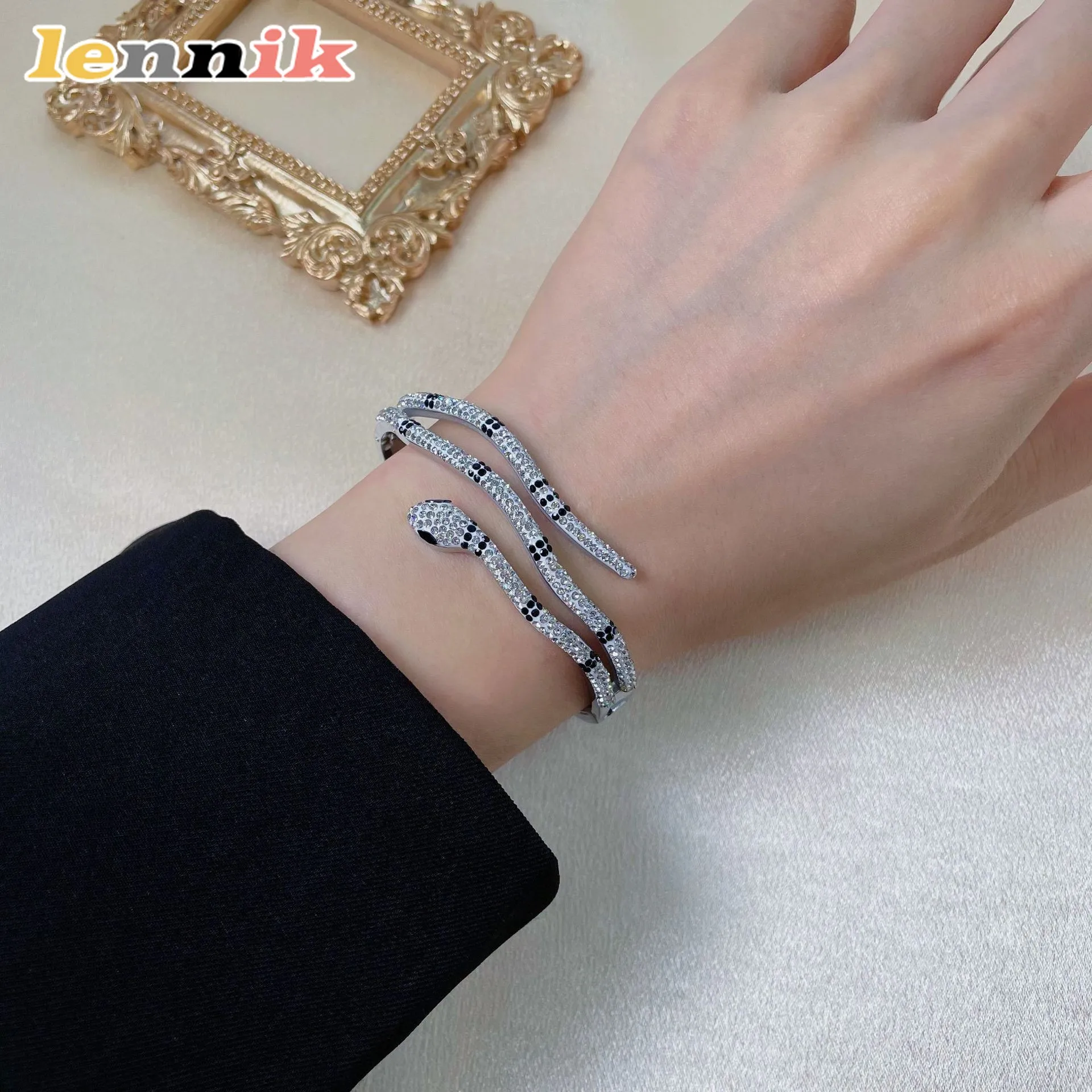 LENNIK Damen-Armband aus Titanstahl, anpassbarer Edelstahl-Armreif, vakuumplattiert mit 18 Karat Gold, trendiges personalisiertes Accessoire