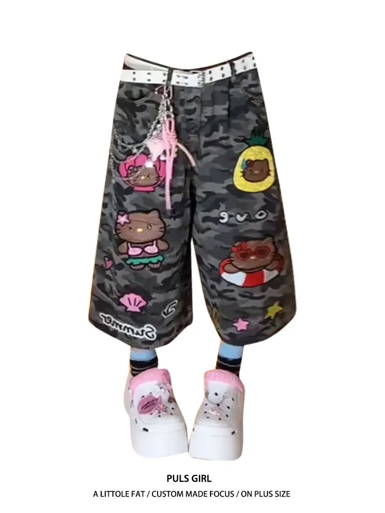 

Женские летние джинсовые брюки-капри больших размеров в американском уличном стиле с мультяшной вышивкой, камуфляжные, свободные, широкие, средней длины