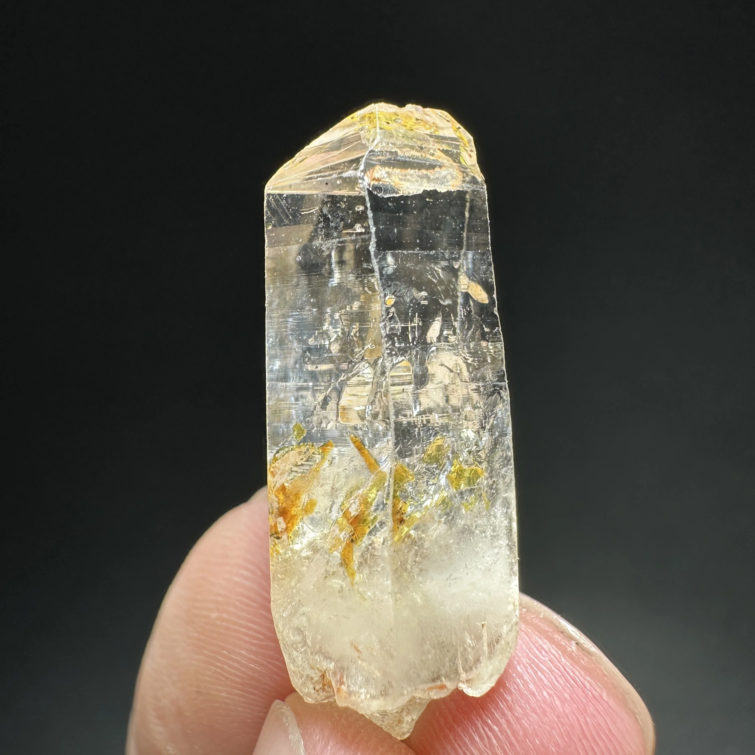 Rare 100% Natural Petroleum Crystal Oil Gall Quartz Fluorescence Effect Mineral Specimen From Pakistan