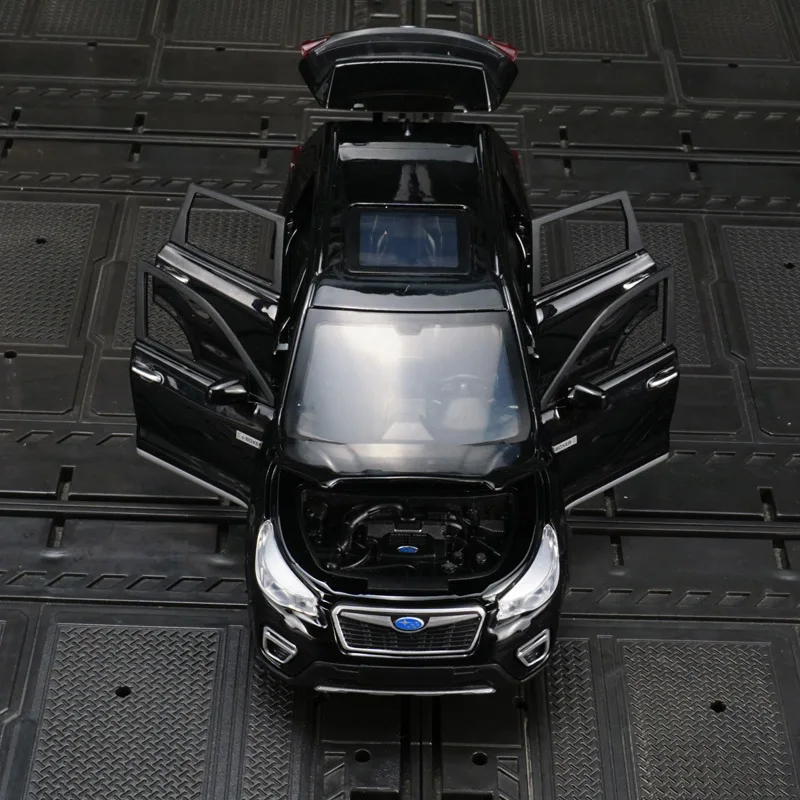 1:30 adorno de modelo de coche de aleación Subaru, puertas y capó de motor, el maletero se puede abrir tiene funciones de sonido y iluminación simuladas