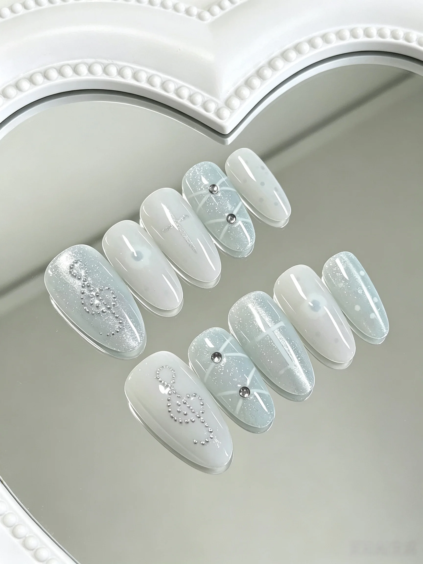 10-Piece Set of Ice Gray Cat Eye Cross Musical Note Long Almond-Shaped Cool Minimalist Press-On Nails