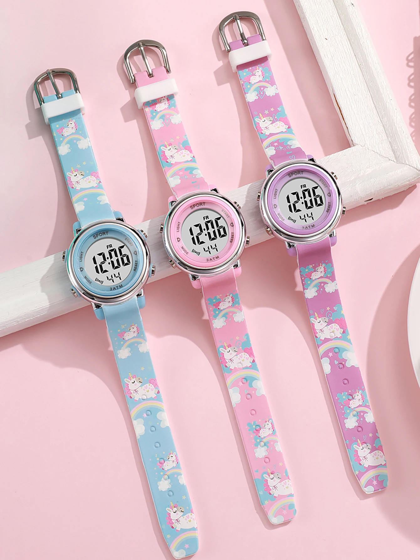 

Милые электронные часы со светодиодным экраном и рисунком единорога, подходят для подарков на Рождество и Хэллоуин, различные цвета на выбор