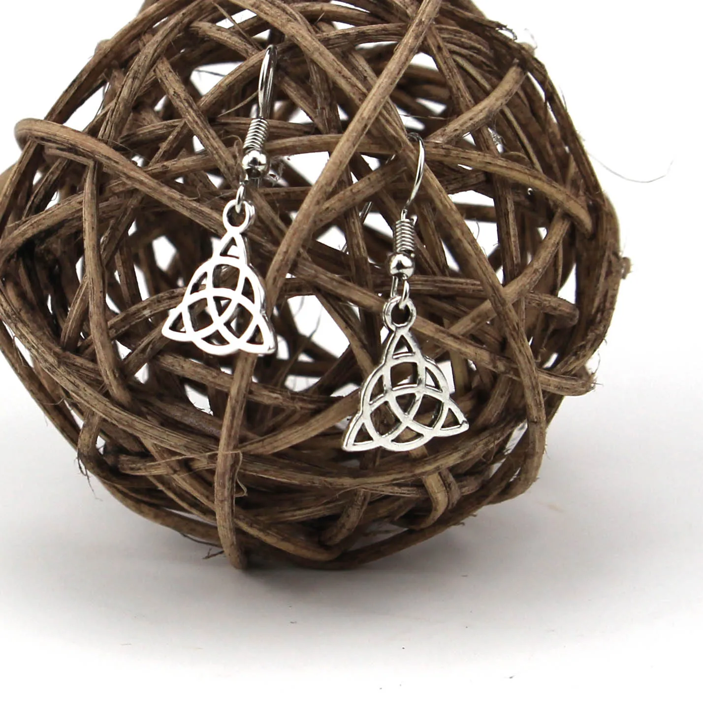 Skyrim Trinity Celtics Irish Knot Dangle Earrings Viking Triquetra Amulet Protection Jewelry Valentine's Day Gift for Women - view 4