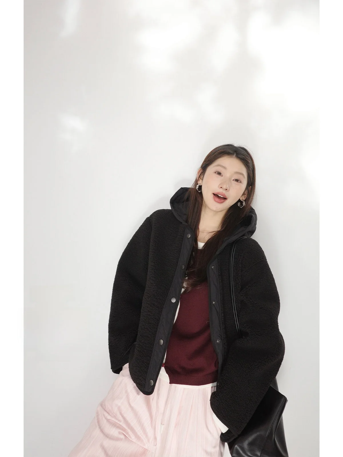 

Зимнее замшевое пальто свободного кроя, теплое, с капюшоном, из полиэстера, модель 25aw «Hot American», женское повседневное длинное пальто...