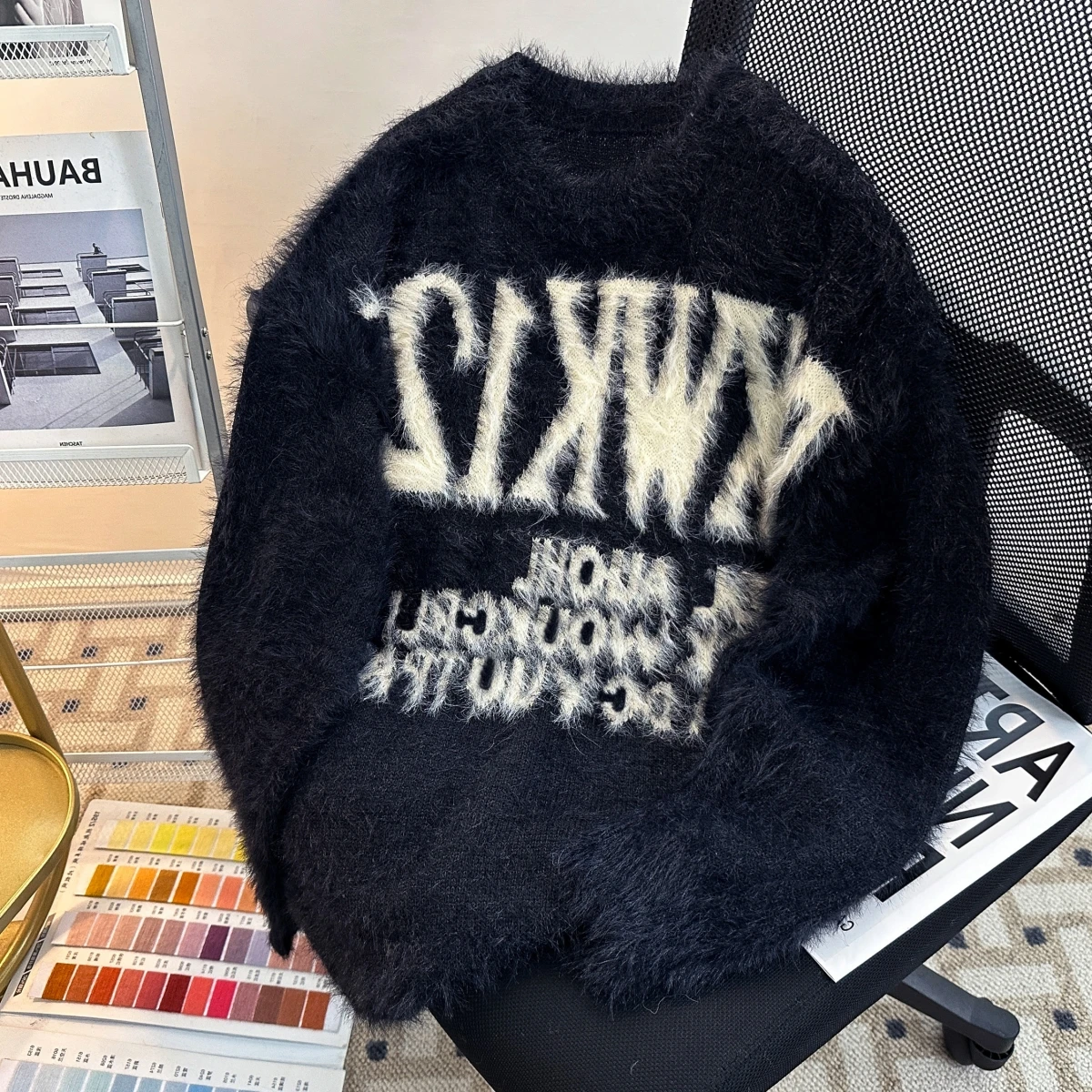 سترة رجالية بياقة مستديرة من الفرو الصناعي الناعم، بأسلوب أمريكي فضفاض متعدد الاستخدامات مع تطريز حروف، قميص محبوك للأزواج لف...