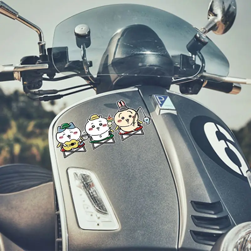 Chiikawa Adesivi per carrozzeria auto Adesivo per specchietto retrovisore Copri i graffi Accessori per la decorazione dell'auto dei cartoni animati a prova di acqua Regalo