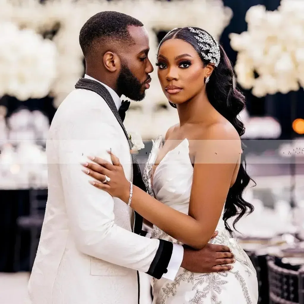 Maßgeschneiderte Schatz-Kristalle Perlen Meerjungfrau Brautkleider Sweep Zug Satin Split Side Vestido De Casament Brautkleider