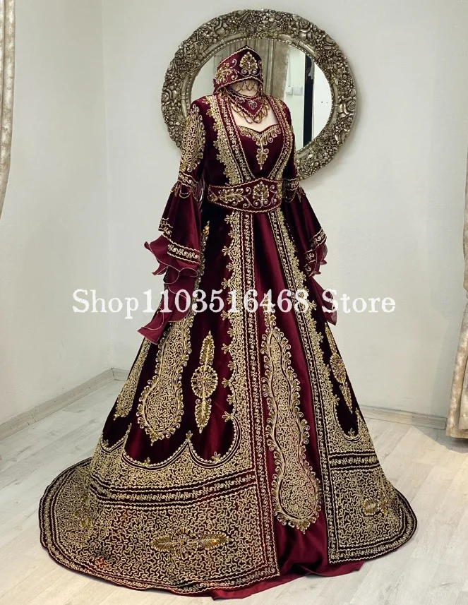 Robe de mariée du Moyen-Orient avec patte, manches longues, appliques dorées luxueuses, robes à lacets préliminaires, bordeaux