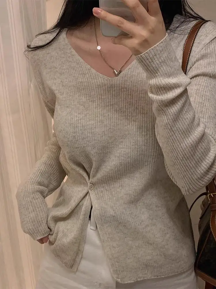 Autumn Casual V-Neck Side Buckle Design Slim Fit Long Sleeved Women's Sweater Korean Fashion Retro Simple Women Knitted Sweater