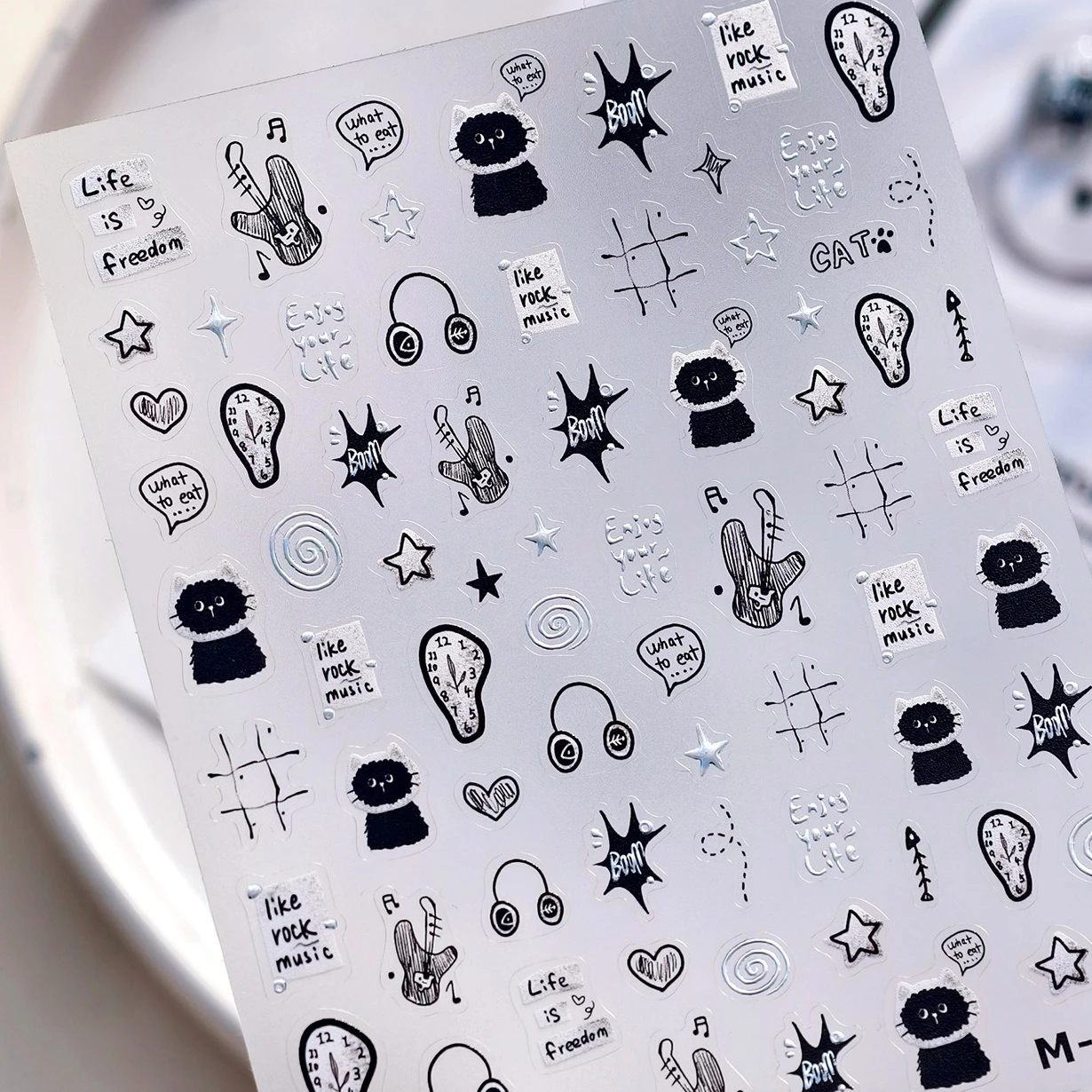 Reloj de gato negro, notas de guitarra, perro, oso, manzana, estrella, corazón, flor, línea de grafiti, vaca, pato, pastel, lazo, nube, pegatinas artísticas para uñas