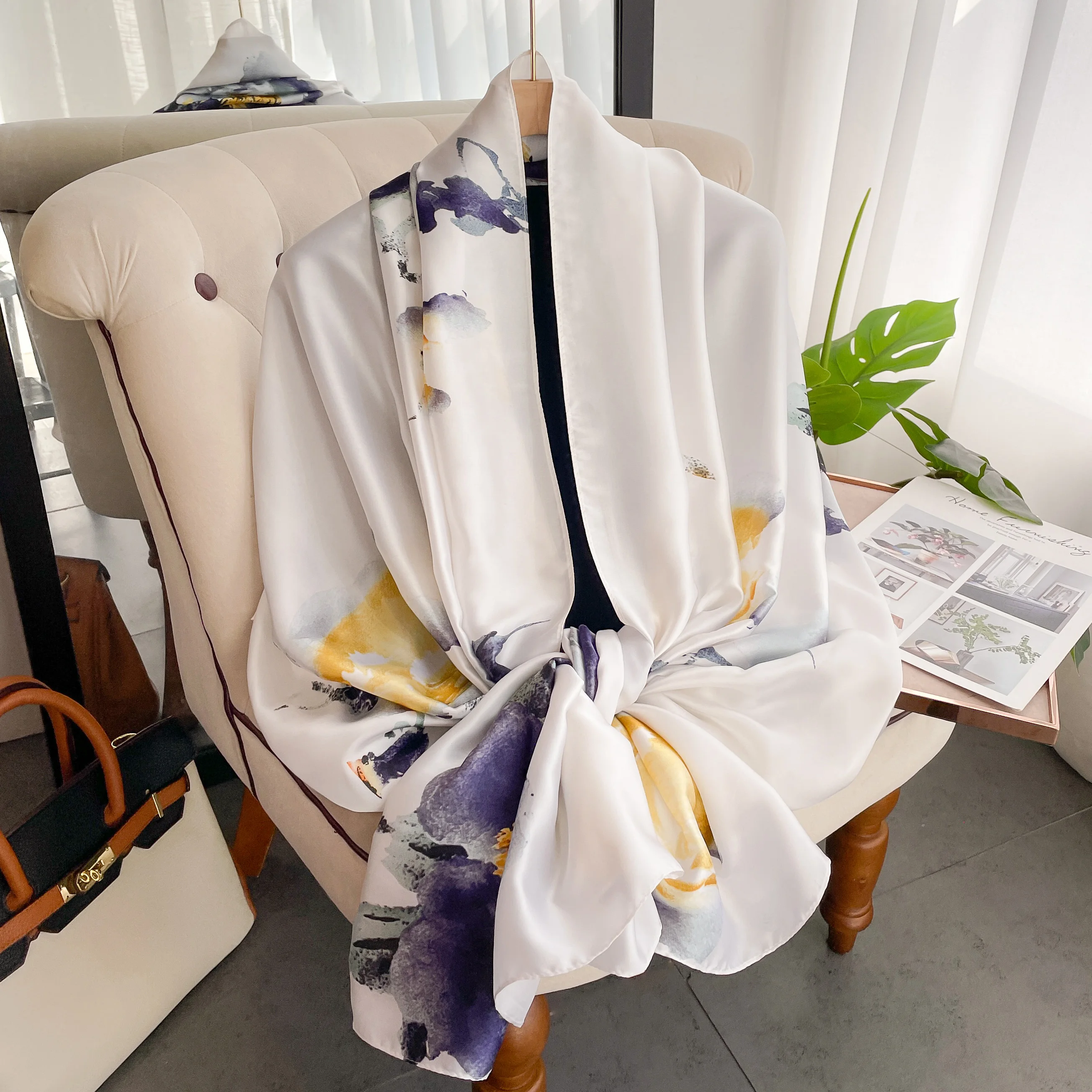 

Новый шарф с принтом из искусственного шелка для женщин осень-зима теплый шарф модная и модная шаль в иностранном стиле