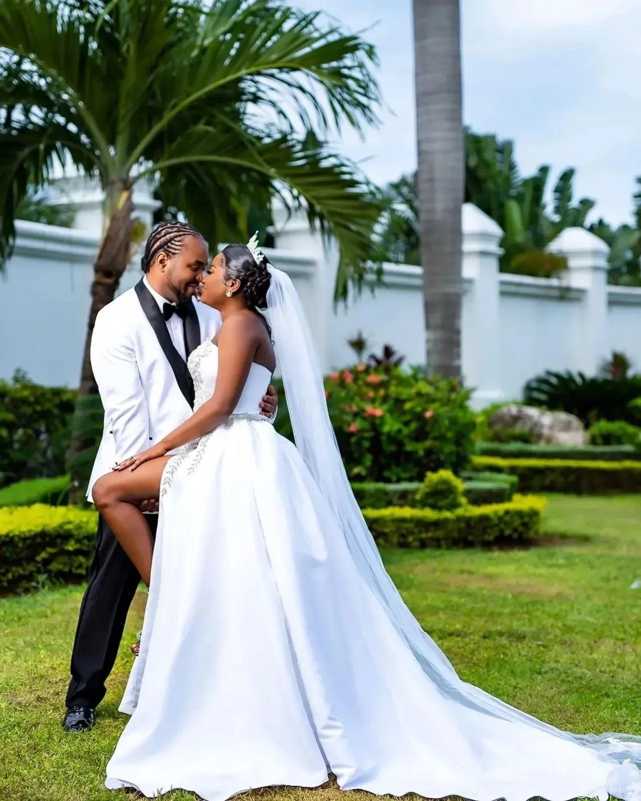 Suknie ślubne w stylu syreny plus size na zamówienie dla panny młodej, odpinany tren, suknie ślubne dla afrykańskich czarnoskórych kobiet, z jednym ramieniem.