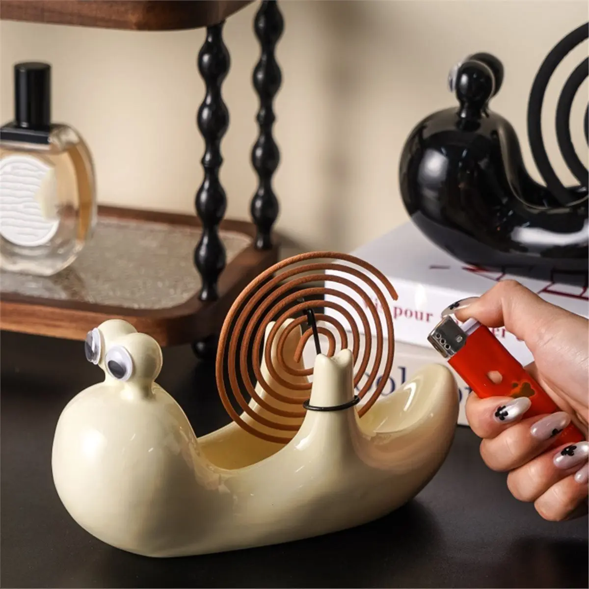Coil Holder Snail Gnat Coil Holder Ceramic Stand Artistic Decoration for Hiking Camping Pool Outdoor Relaxation Black