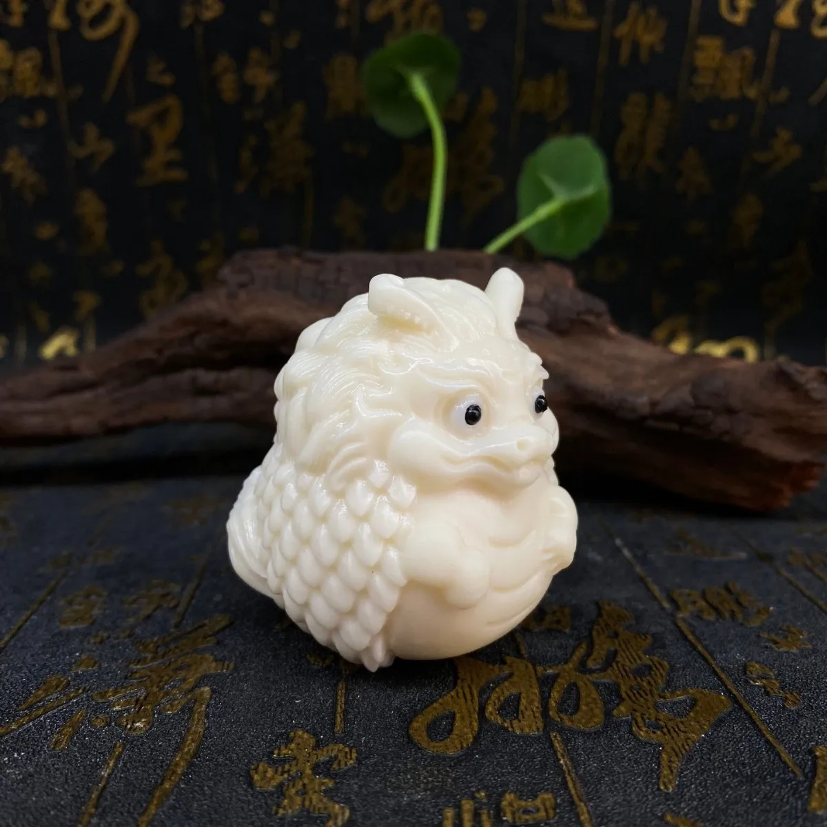 Ivory Nut Carved Cute Baby Dragon Figurine 4.74.75.6cm Wenwan Tea Pet Hand Play Decor Craft Ornament Collectible Gift
