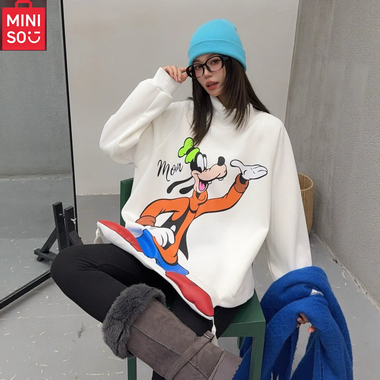 MINISO خريف/شتاء جديد هوديي المرأة الأمريكية الكبيرة الكرتون المطبوعة فضفاضة ومتعددة الاستخدامات بالإضافة إلى المخملية الدافئة أعلى عارضة #4