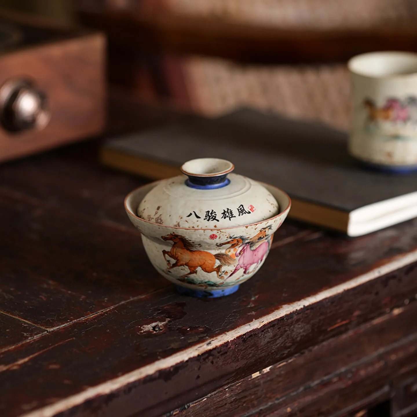 Blue and White Flint Red Gourd Gaiwan, Ceramic Heat Guard Lidded Tea Bowl in Gift Box for Everyday Tea Brewing and Guest Service