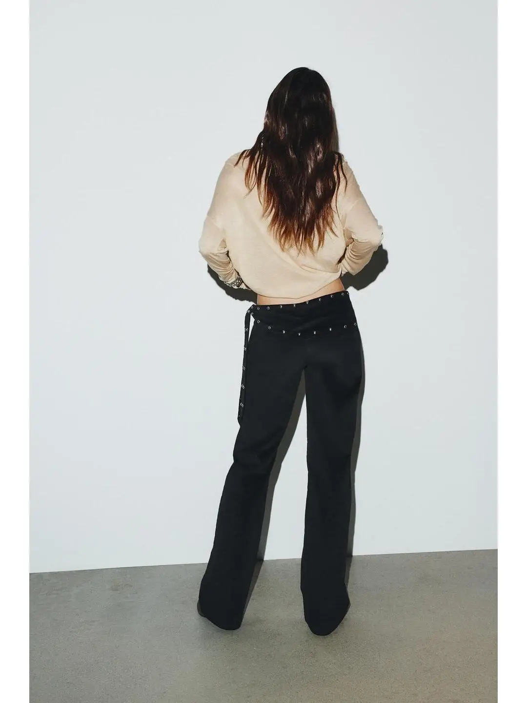 Luźna bluzka damska z głębokim dekoltem w serek, plisowanymi detalami, oddychająca, uniwersalna, idealna na jesień...