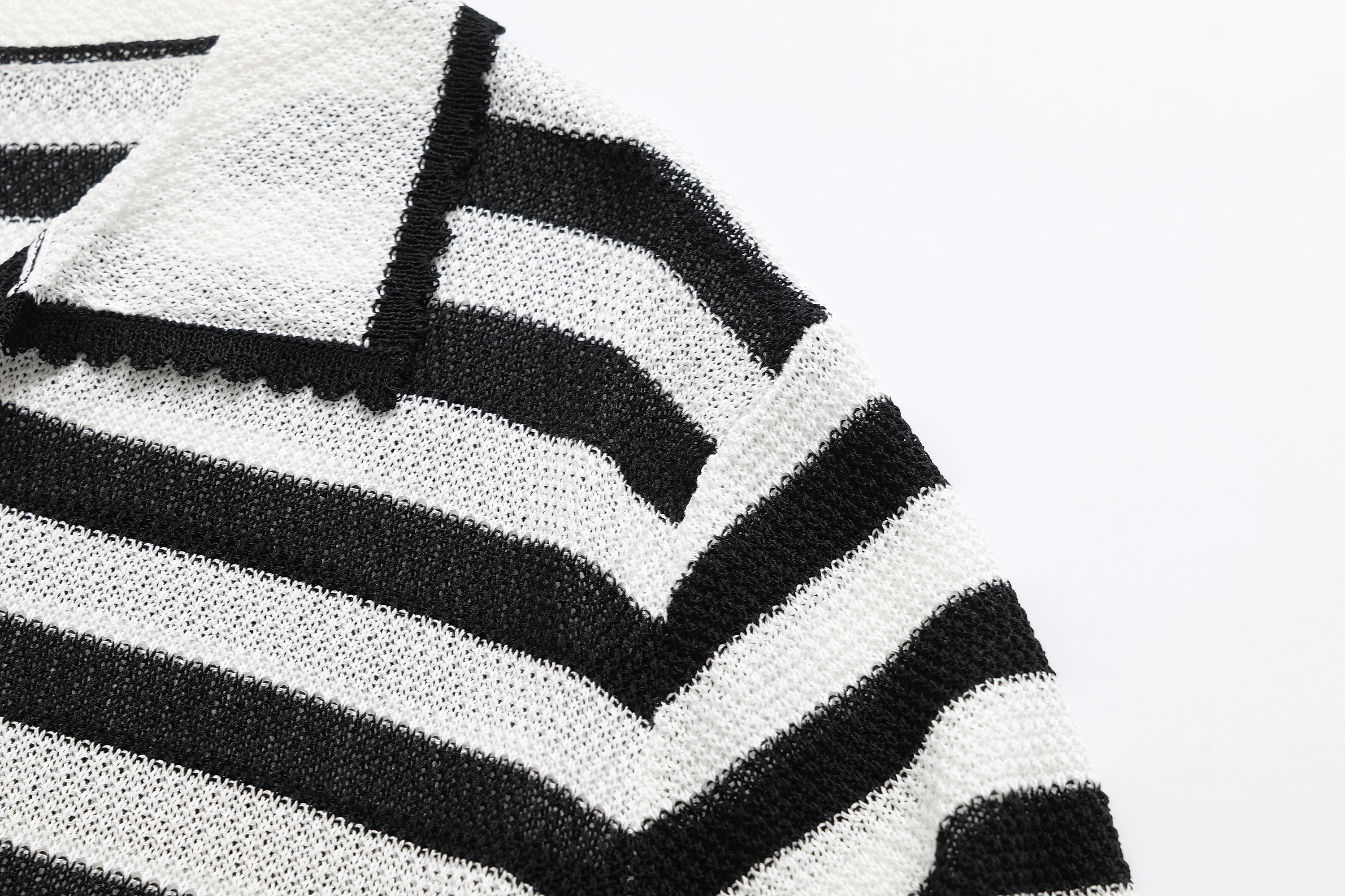Ethereal MD 2025 massidutti summer new style of Ladies' fashion Chic black and white striped knitted short-sleeved Polo shirt