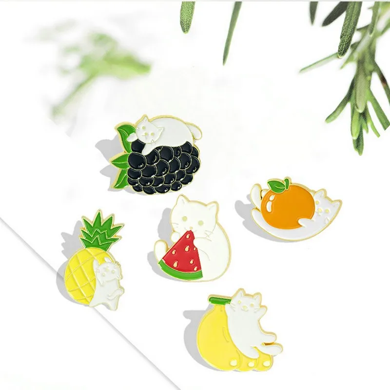 Gels d'ananas et de myrtille personnalisés pour enfants, broche orange neutre, insigne de revers, bijoux de dessin animé, cadeau en émail, fruits et chats