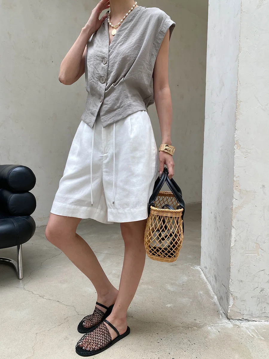 Sommerliche Damen-Weste in unifarbenem, lässigem Design mit Schultertasche, plissiertem V-Ausschnitt und ärmellosem Schnitt. – Detail 27