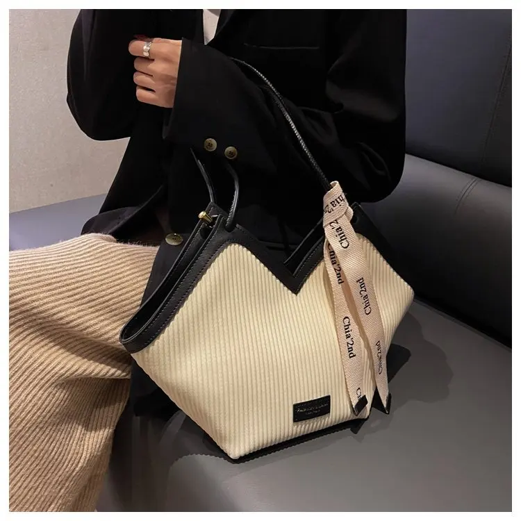 

2025 Summer Two-Tone Black White PU Tote Bag, Magnetic Closure Shoulder Purse, Water-Resistant Work Bag for Office, Gym & Travel