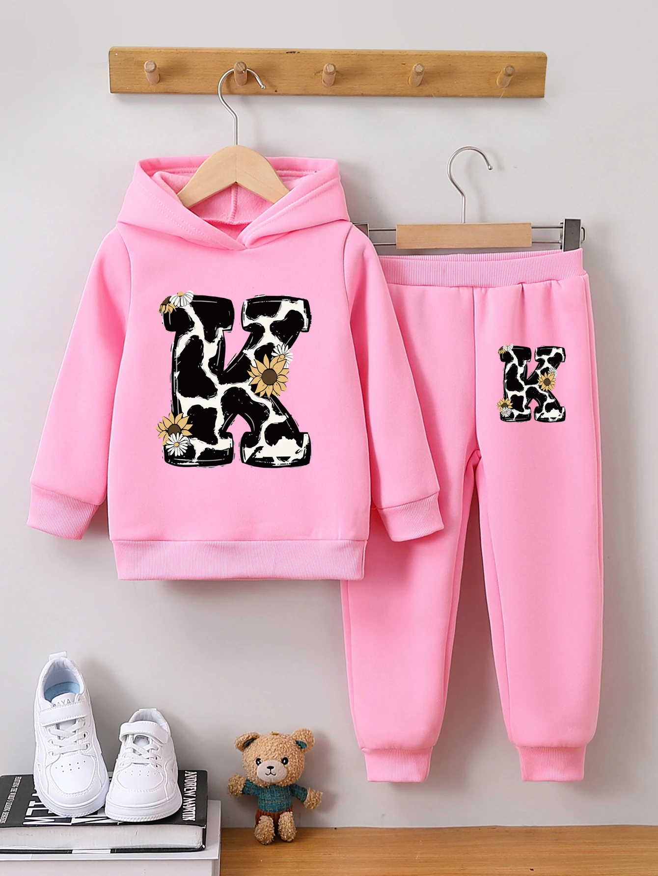 

2-Pack of Girls and Babies Fashionable Cartoon Letter K Printed Autumn and Winter Hooded Autumn and Winter Sweatshirt and Pants Two-Piece Set for Kidsren and Girls Pullover Fleece-Lined and Thickeneded Autumn and Winter Casual Sports Suit
