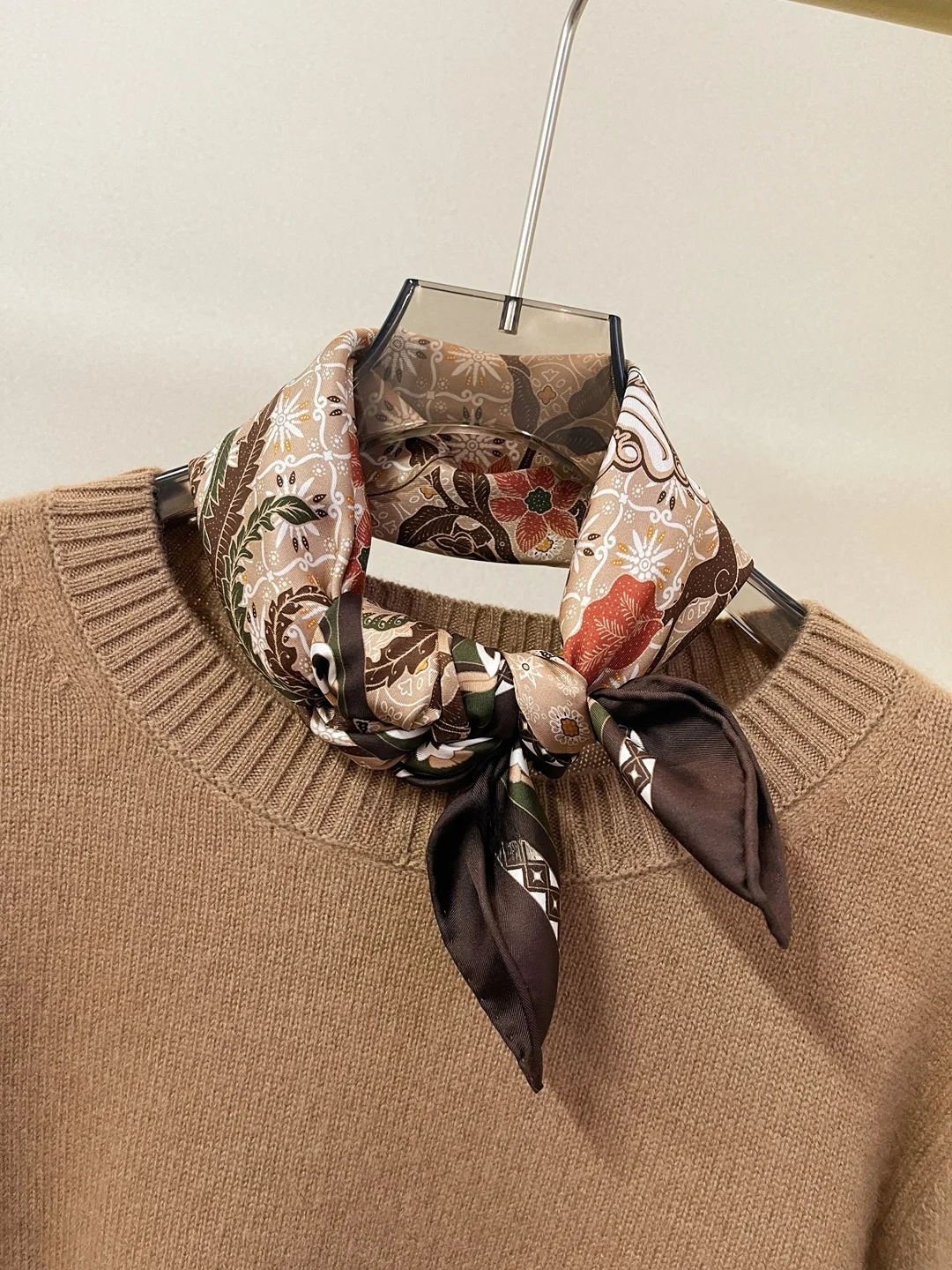 double-sided-silk-scarf-62cm-x-62cm-young-middle-aged-old-women's-faionable-versatile-silk-square-scarf-for-all-se