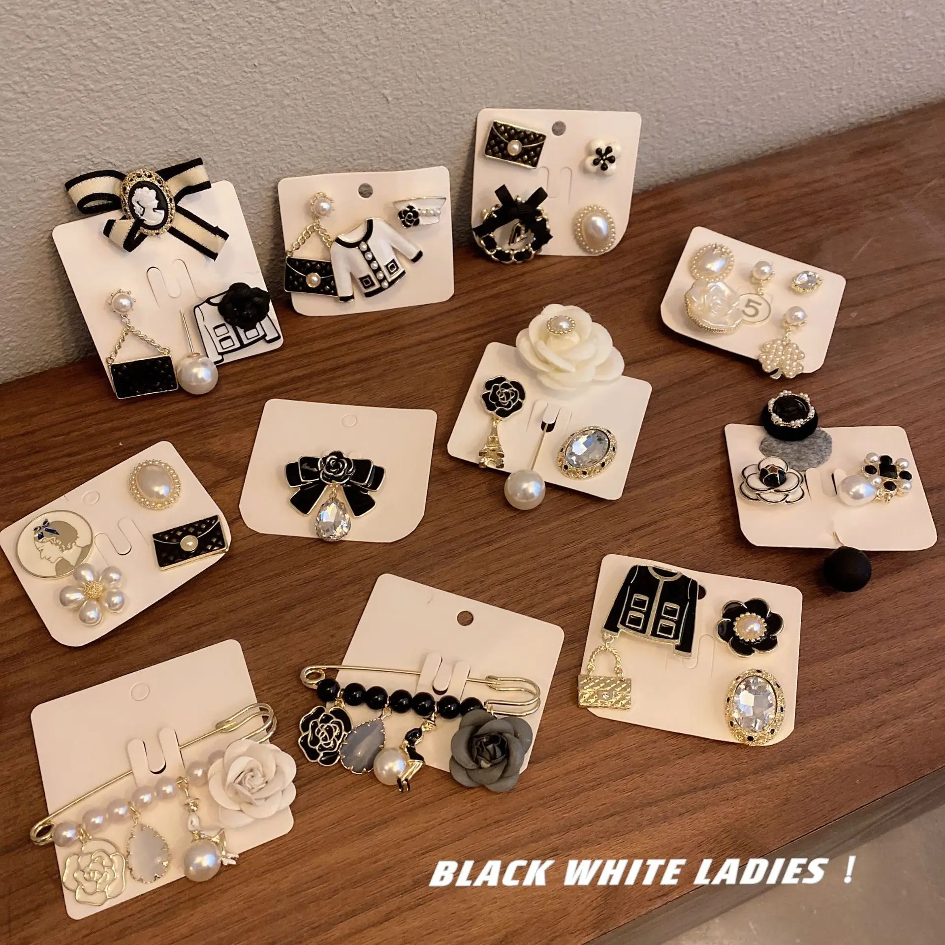 luxury brand Women\'s jewelry bow brooches clothing decoration vintage brooch accessories brooch for women 2024 luxury