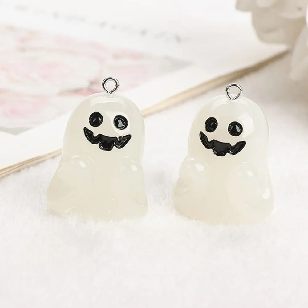 Colgante de fantasma en 3D para Halloween, accesorios de resina para fabricación de manualidades, con maíz, caramelo, calabaza, collar, joyería, llavero, 5 piezas