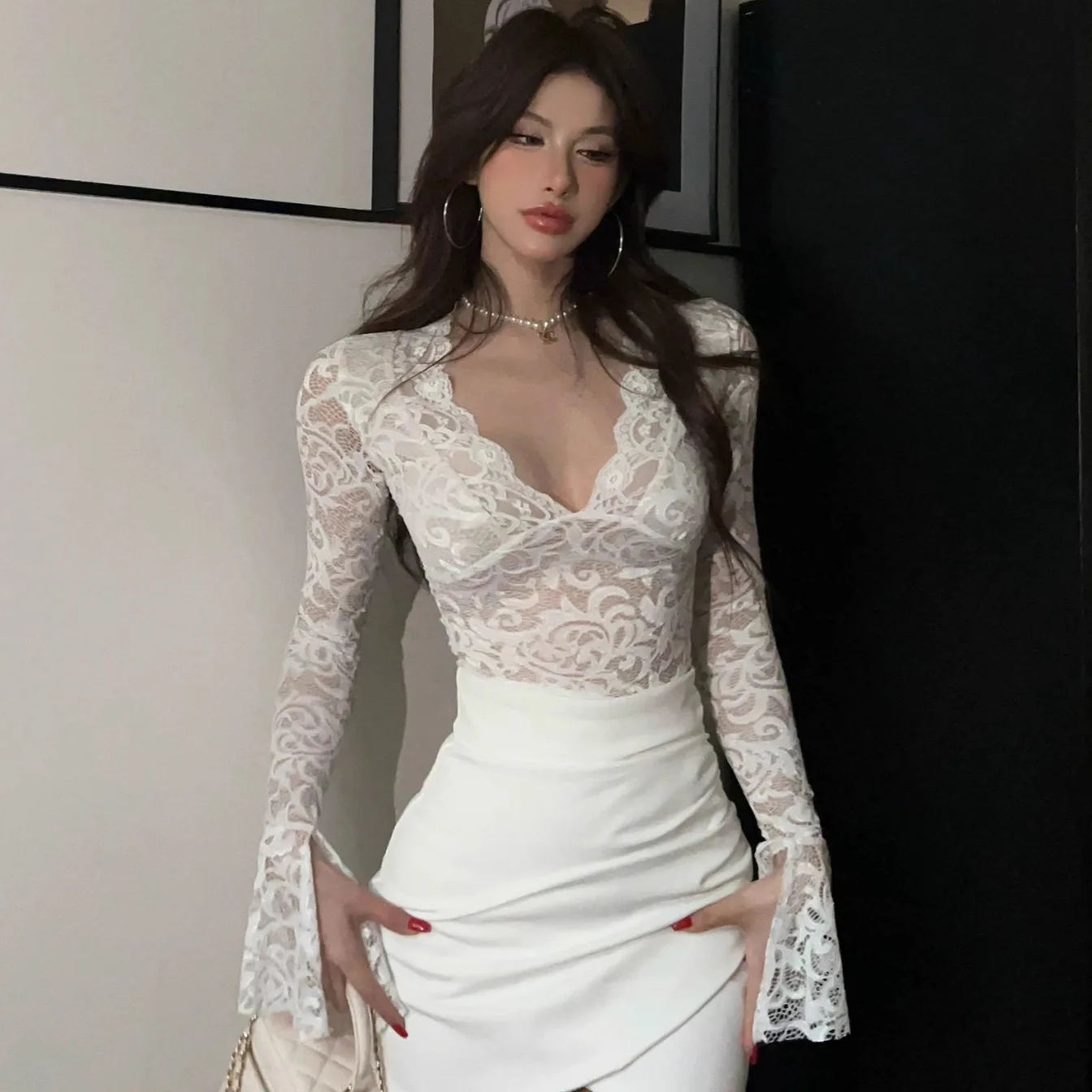 

Elegant Lady Lace Blouse For Women 2026 Autumn New French Style Pure Desire Deep V-Neck Sexy Bell Sleeve Top Casual Fashion Y3SJ